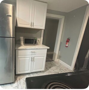 Private kitchen - Peaceful 2-bedroom apartment with AC in charming Pitman (Pitman)