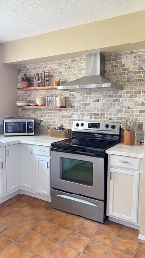 Private kitchen - Delightful 3-bedroom Spanish inspired house in Richmond. The Rustic Villa. (Richmond)