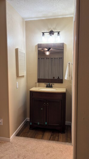 Bathroom - Delightful 3-bedroom Spanish inspired house in Richmond. The Rustic Villa. (Richmond)