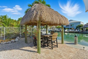 Outdoor dining - Waterfront Home with Dockage & 
 Steps to Cabana Club (Key Colony Beach)