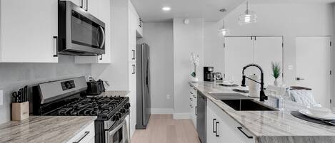 Apartment, 2 Bedrooms, Non Smoking, Kitchen | Private kitchen