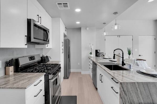 Apartment, 2 Bedrooms, Non Smoking, Kitchen | Dapur peribadi