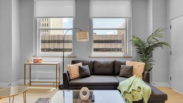 Apartment, 2 Bedrooms, Non Smoking, Kitchen | Living area