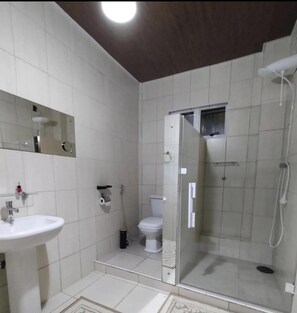 Chalet | Bathroom - Casa na Lagoa Imaruí-SC (Imaruí)