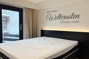 1 bedroom, free WiFi - Cozy Coastal Apartment with Dual Terraces (MIDDELKERKE)