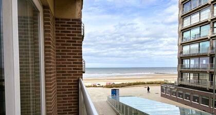 Moderne Unterkunft mit Balkon und Meerblick