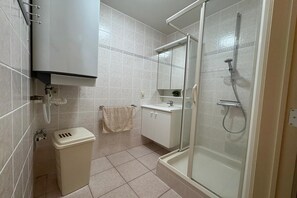 Shower - Modern Stay with Balcony & Seaview (MIDDELKERKE)