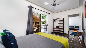 1 bedroom, desk, WiFi