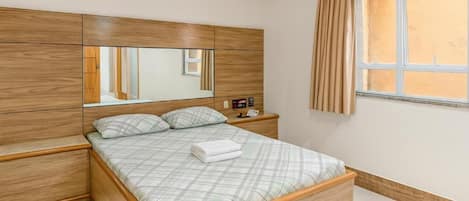 Chambre double | Bureau, espace de travail pour ordinateurs portables
