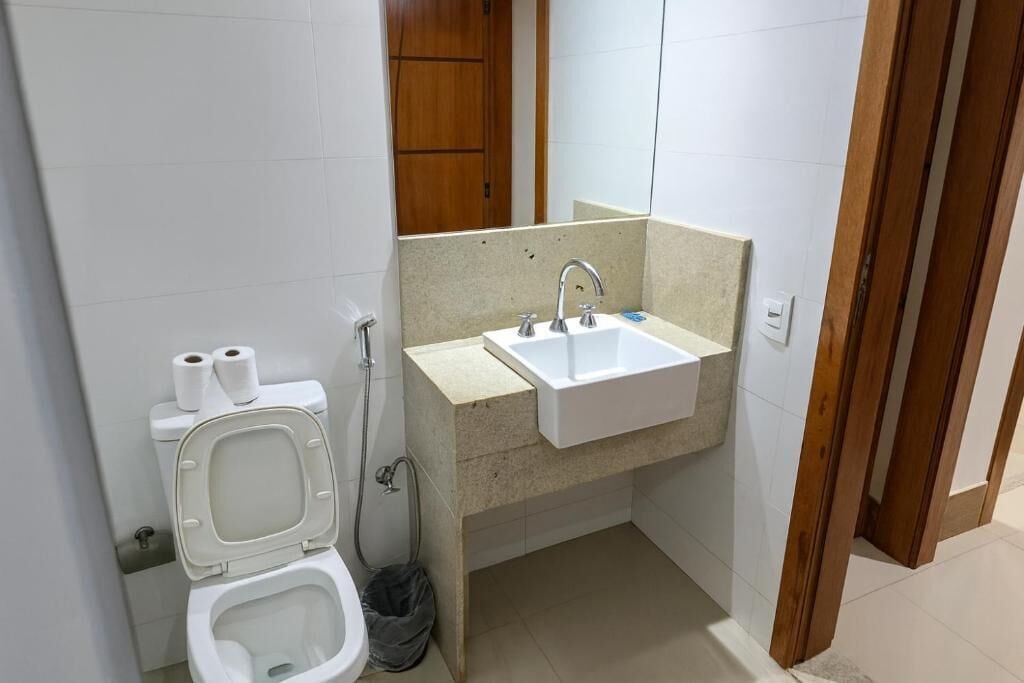 Double Room | Bilik Mandi | Pancuran mandi, pengering rambut, tuala disediakan, tisu tandas 