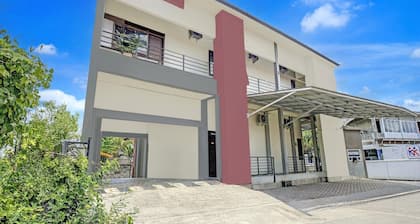 Luxury Deluxe DBL Retreat W/ Free WiFi and Parking