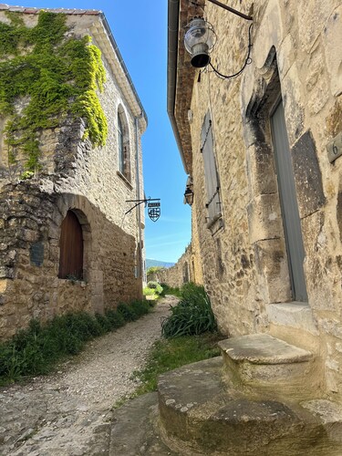 Medieval house in the heart of Drôme Provençale