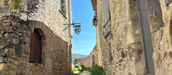 Medieval house in the heart of Drôme Provençale