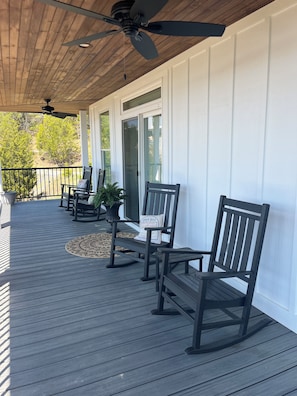 Terrace/patio - BRAND NEW ! Gourmet kitchen, spa bathroom, relax by the fire pit enjoy the views (Sevierville)