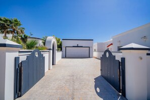 Property grounds - Casa La Paz|Beachfront in Playa La Jolla|10 Guests (Playa Encanto)