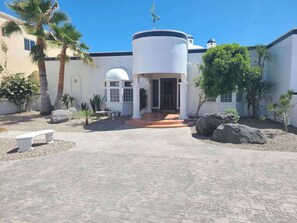 Exterior - Casa La Paz|Beachfront in Playa La Jolla|10 Guests (Playa Encanto)