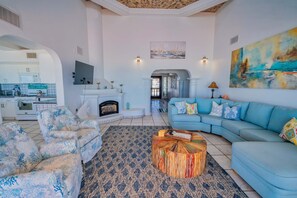 TV - Casa La Paz|Beachfront in Playa La Jolla|10 Guests (Playa Encanto)