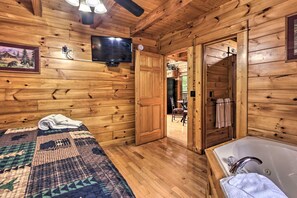 Room - NEW-Smoky Mountain Hot Tub Hideaway & Pool Table (Sevierville)