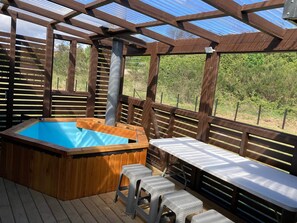 Tina de hidromasaje al aire libre