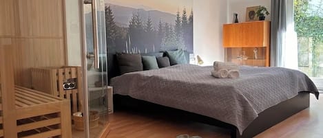 1 sovrum, skrivbord, resesäng och gratis wi-fi