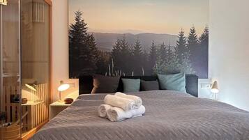 1 bedroom, desk, travel crib, free WiFi