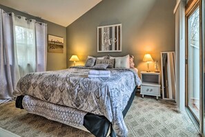 3 bedrooms, desk, iron/ironing board, WiFi - Walk to Locust Lake - Poconos Home w Fire Pit! (Pocono Lake)