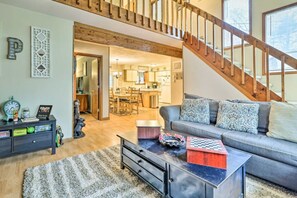 TV, fireplace, books, printers - Walk to Locust Lake - Poconos Home w Fire Pit! (Pocono Lake)