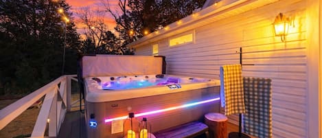 Outdoor spa tub
