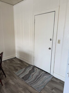 Interior - Cozy 1-bedroom apartment in soothing Devils Lake with AC close to many amenities (Devils Lake)