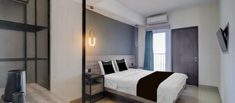 Cozy Deluxe Double Near Stadion Utama w/ Wifi
