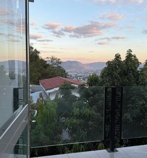 Interior - Elegant Home with Breathtaking Views @ Escalón (San Salvador)