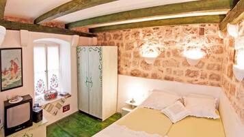 1 bedroom, internet, bed sheets