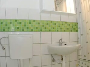 Shower, towels - Apartment Tina - One Bedroom Apartment (Dubrovnik)