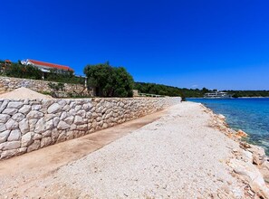 On the beach - FourBedroom Beachfront Villa with Pool (Okrug Donji)
