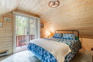 4 bedrooms, desk, travel cot, WiFi - Rugers Retreat | Fire Pit | Grill | 35 Mins To YNP (Island Park)