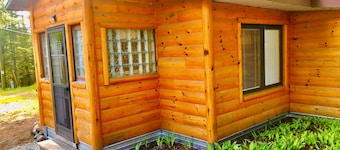 Perfect 2-bedroom cabin in adorable Frederic for a relaxing getaway