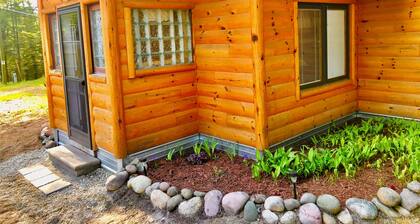 Perfect 2-bedroom cabin in adorable Frederic for a relaxing getaway