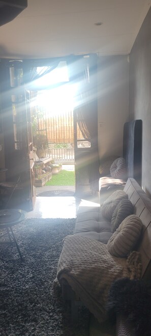 Living area - Stylish Private Retreat Sleeps 3 Secure Work-Friendly Unique Design Stay (Johannesburg)