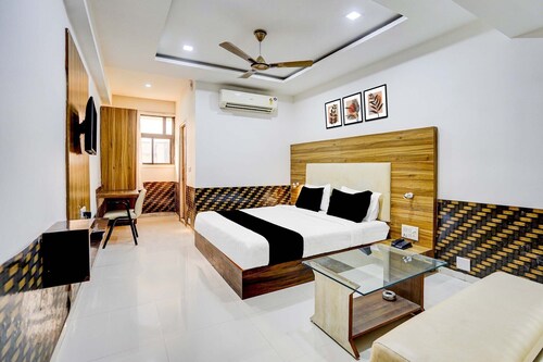 Collection O Infocity Metro Station