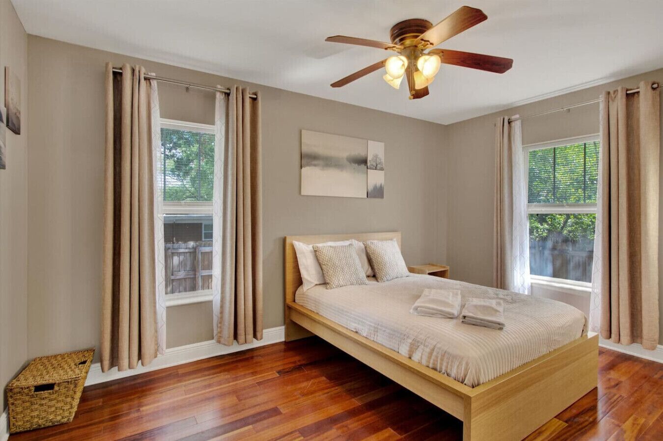 3 bedrooms, desk, iron/ironing board, free WiFi