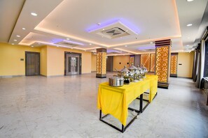Dining - Super Townhouse Taramandal (Gorakhpur)