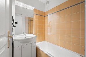 Bathroom - Sophisticated Hillside Retreat, Grasse (Grasse)