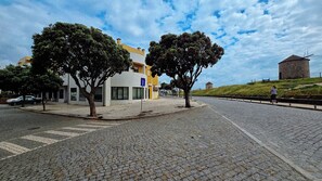 Exterior - Modern T2 30m from the beach - Comfort and practicality in Apúlia (Apúlia)