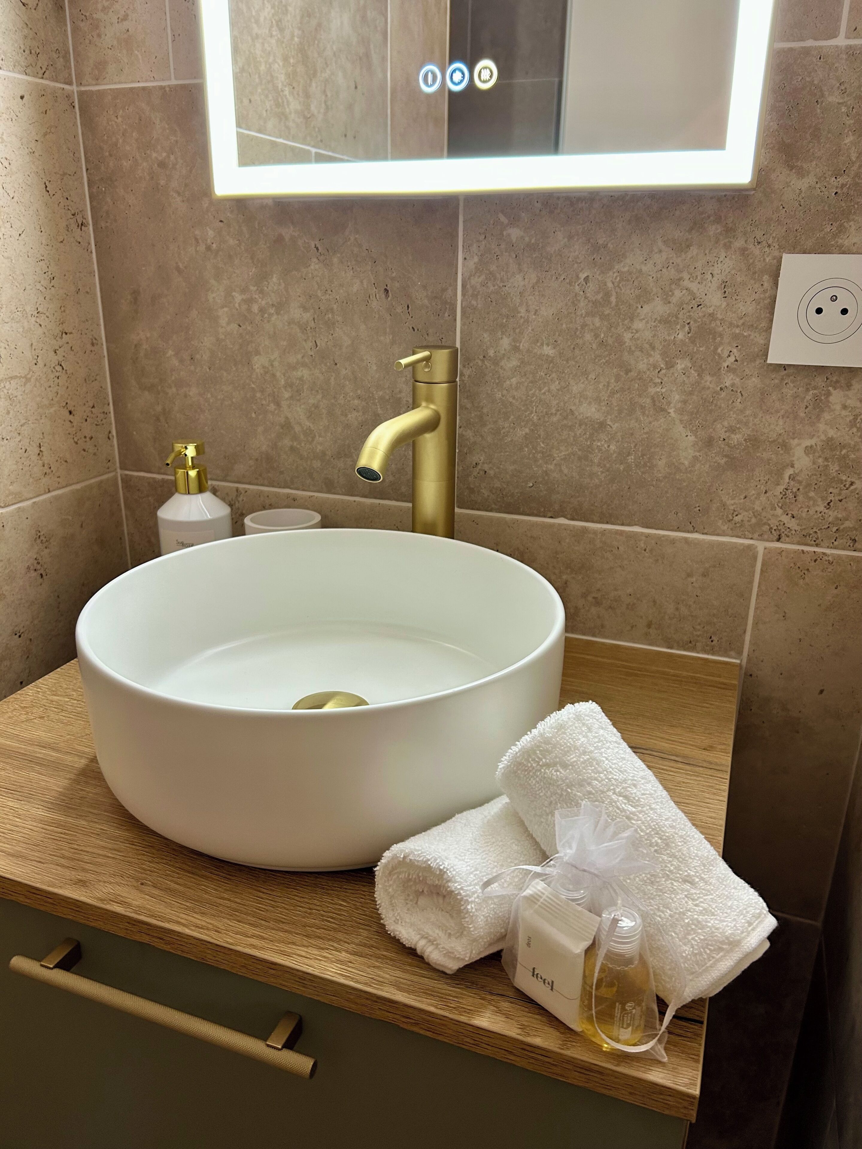 Handtücher, Seife, Toilettenpapier
