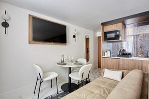 Interior - Beautiful Studio with AC - Louvre Palais Royal (Paris)