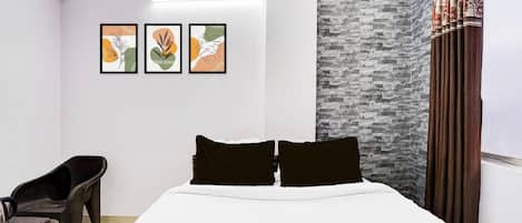 1 bedroom, desk, free WiFi, bed sheets