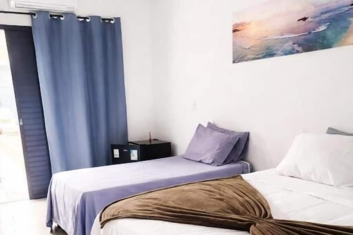 华丽四人房, 泳池景观