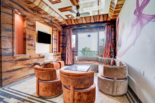 Palette Swaroop Nagar Shanti Kutir