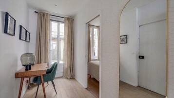 1 Schlafzimmer, Schreibtisch, Bügeleisen/Bügelbrett, Reisekinderbett