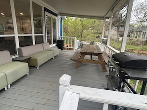 Outdoor dining - Lakefront 3-bedroom house at Cedar Creek Reservoir with amzing views (Mabank)